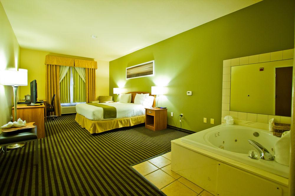 Holiday Inn Express Hotel And Suites Bastrop By Ihg Exterior foto