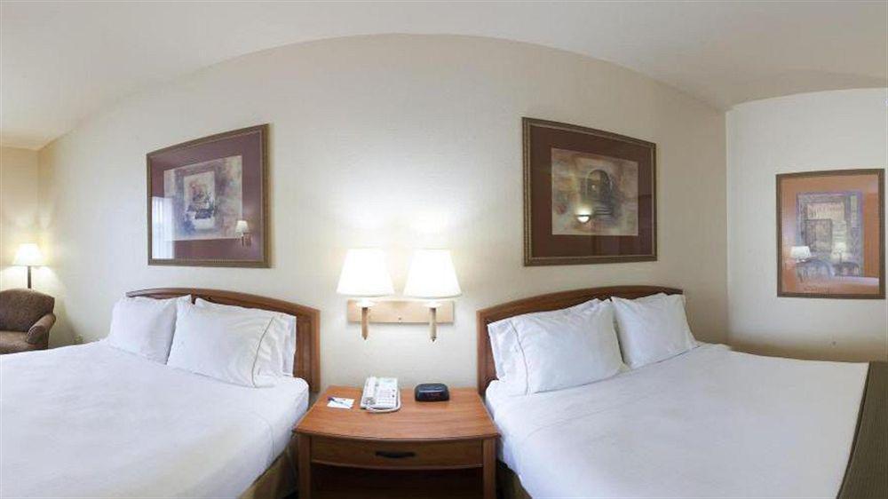Holiday Inn Express Hotel And Suites Bastrop By Ihg Exterior foto