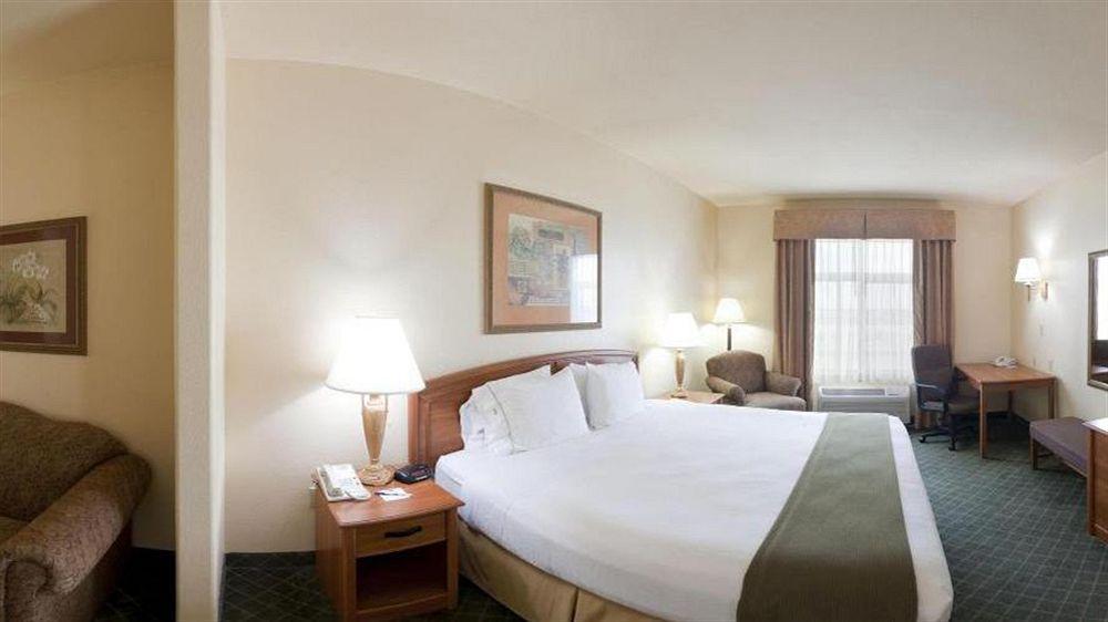 Holiday Inn Express Hotel And Suites Bastrop By Ihg Exterior foto