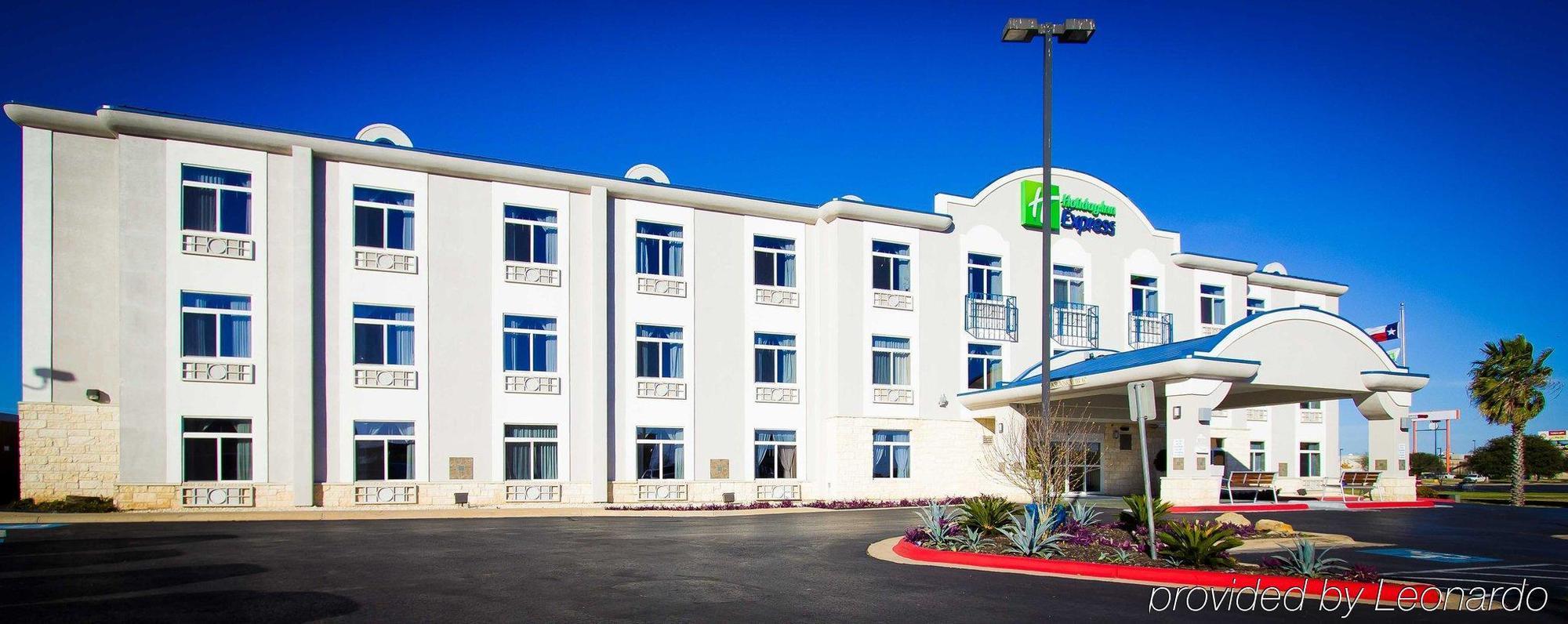 Holiday Inn Express Hotel And Suites Bastrop By Ihg Exterior foto