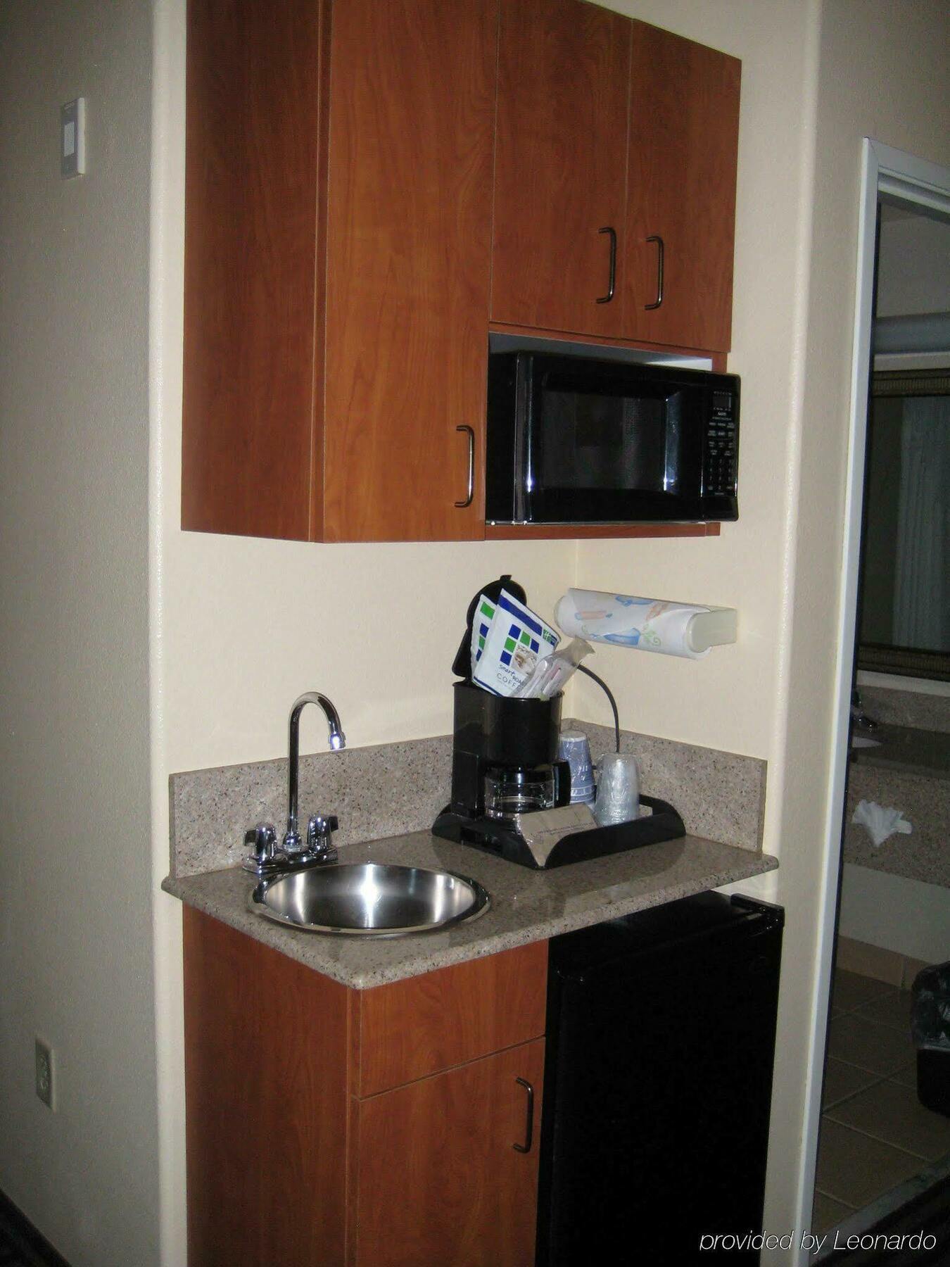 Holiday Inn Express Hotel And Suites Bastrop By Ihg Zimmer foto